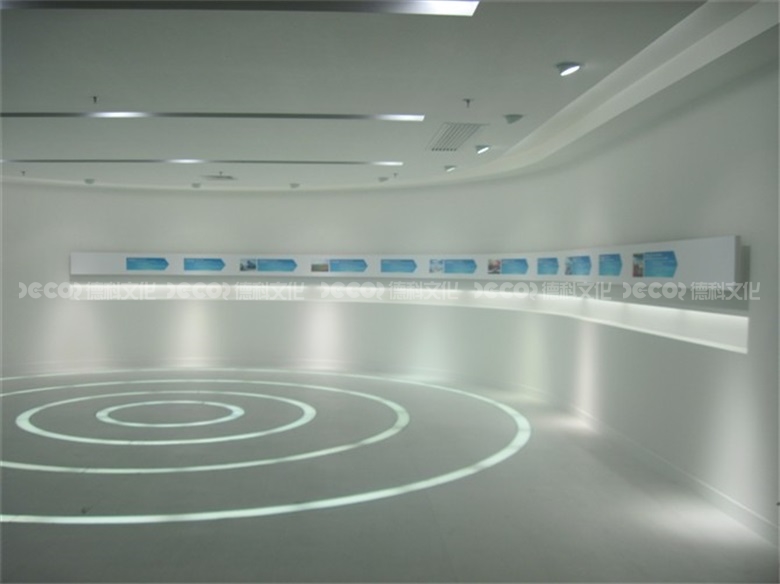 工業(yè)產(chǎn)品展廳裝修的重型展臺省錢設計